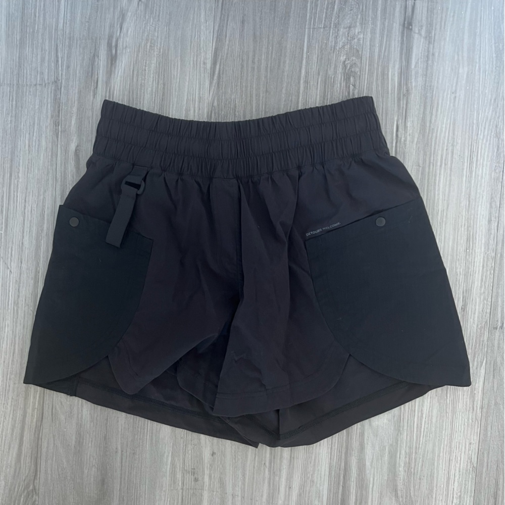 Lululemon High Rise Drop in Pocket Hiking Shorts Size 6